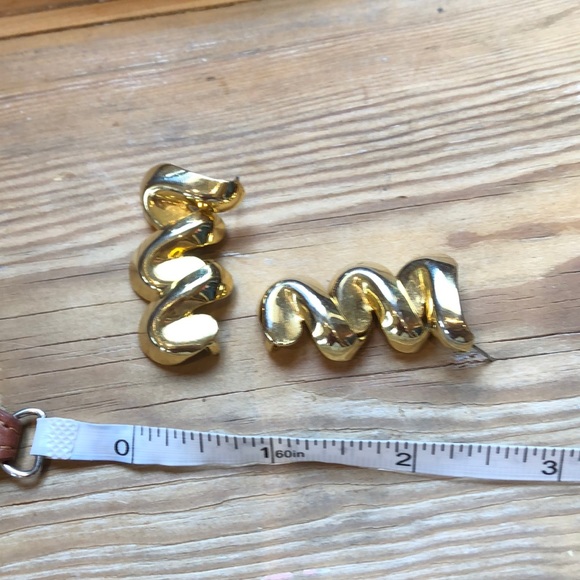 Vintage | Gold-tone Link Statement PiercedEarrings - Picture 7 of 7